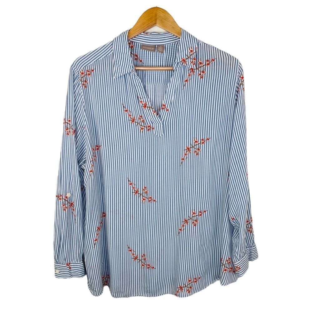 Chico’s blue and white stripe collared pop over top floral detail size xlarge